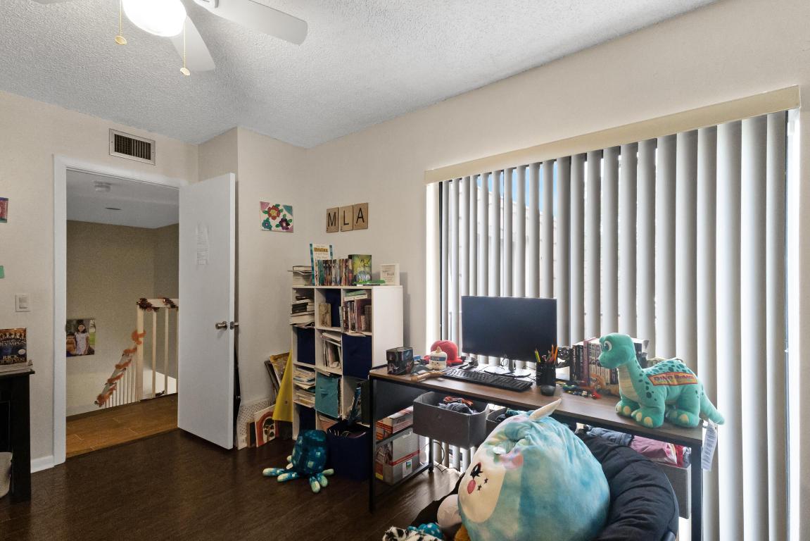 VILLAGE OF SANDALWOOD LAKES NORTH - Residential