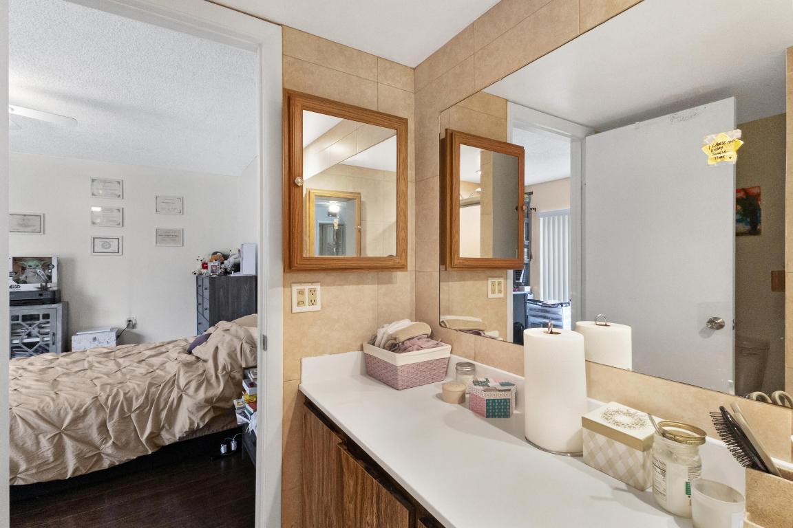 VILLAGE OF SANDALWOOD LAKES NORTH - Residential