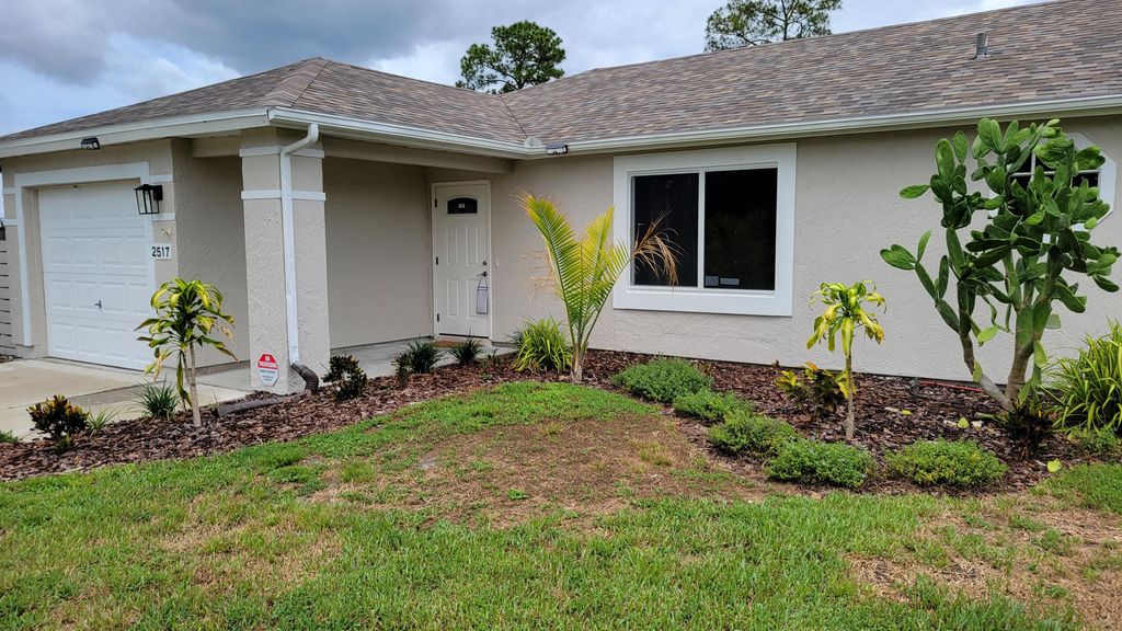 Photo of 2517 SW Hinchman Street, Port Saint Lucie, FL 34984 (MLS # R10985108)