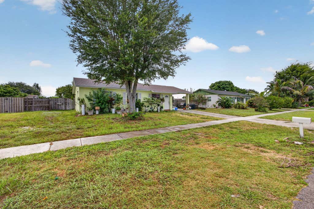 Photo of 710 OKLAWAHA Street, Jupiter, FL 33458 (MLS # B26059503)