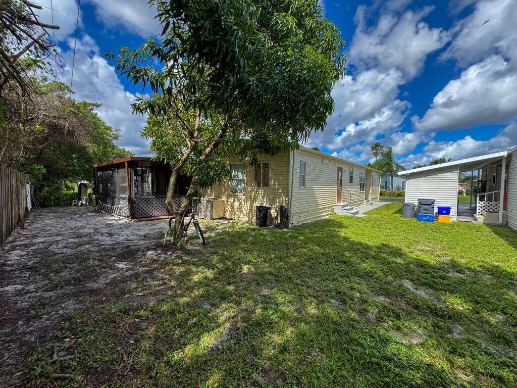 Palm Breezes Club - Residential