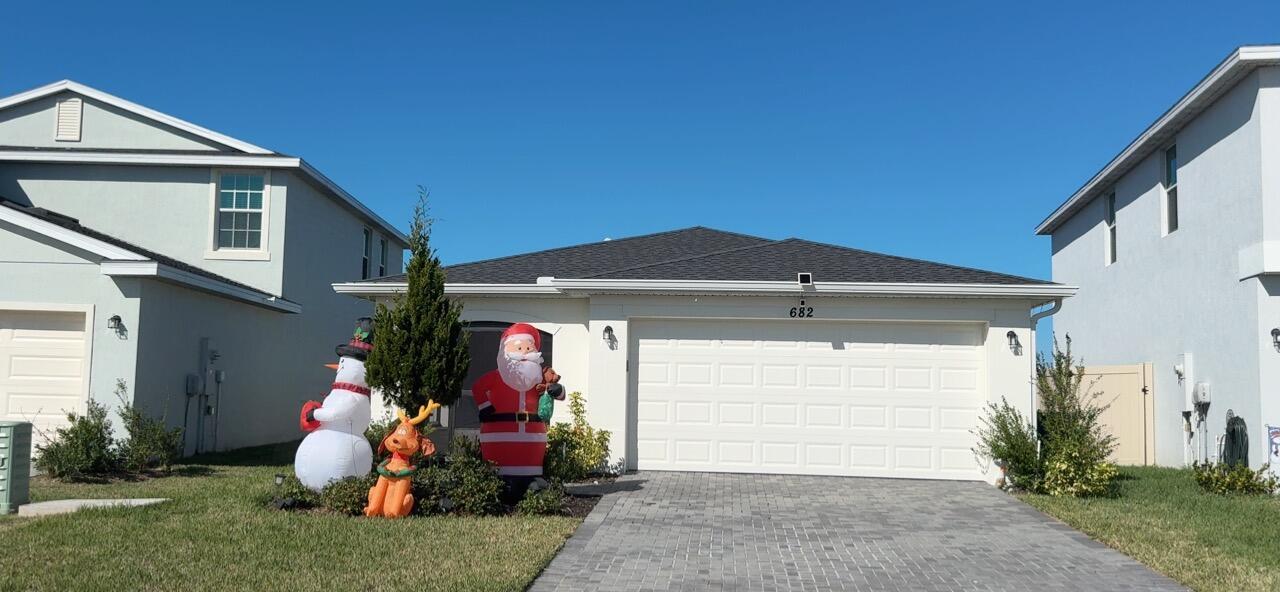 682 Papillon Street SW