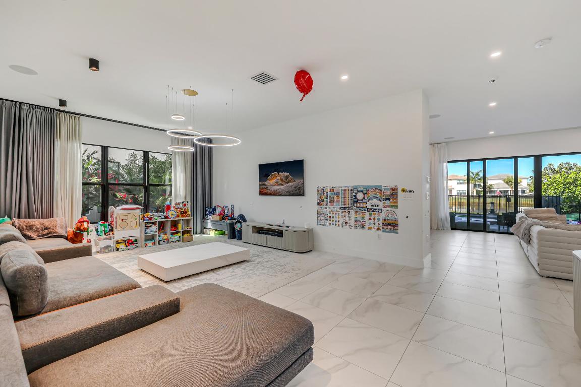 8593 Swinley Forest Way