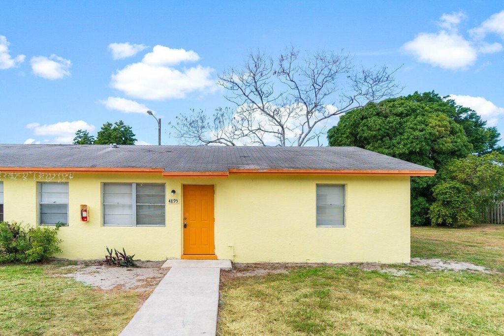 Photo of 4895 Gulfstream Road, Lake Worth, FL 33461 (MLS # R11045542)