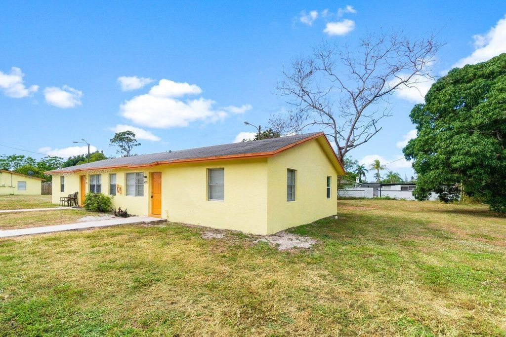 Photo of 4895 Gulfstream Road, Lake Worth, FL 33461 (MLS # R11045542)