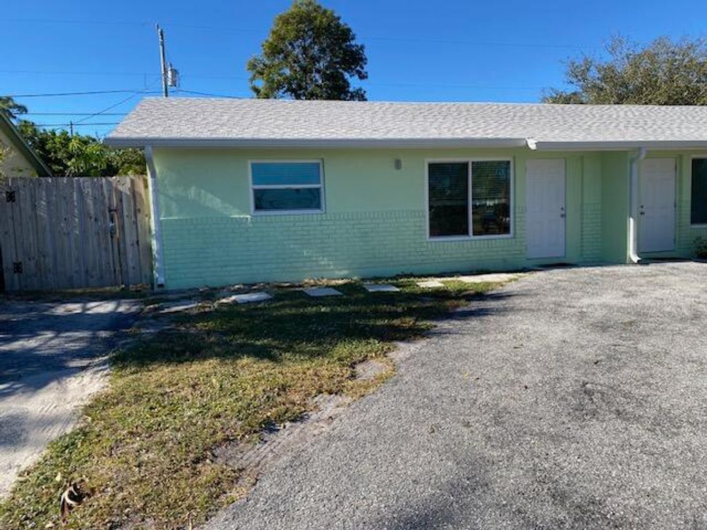 Photo of 8966 SE Parkway Drive, Hobe Sound, FL 33455 (MLS # R11041821)