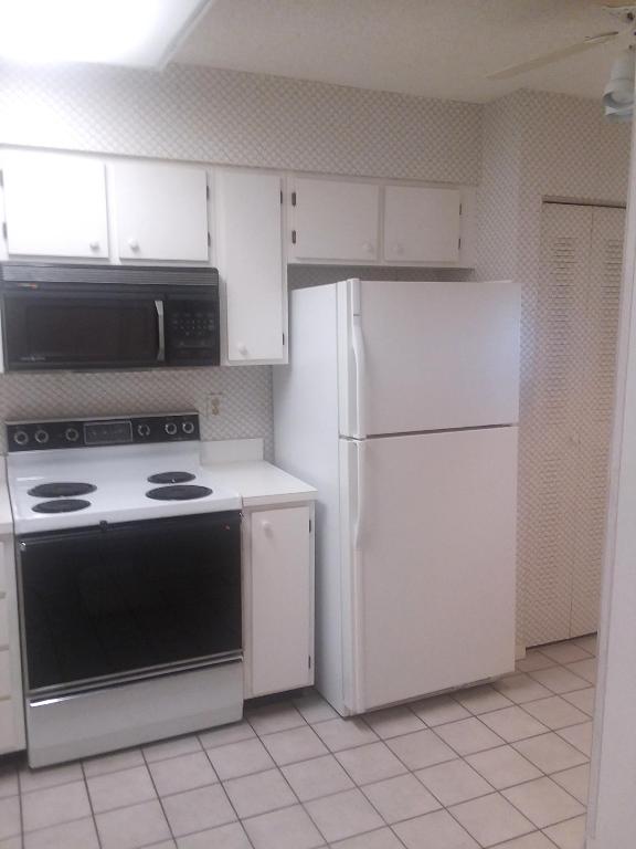 HUNTINGTON LAKES SEC THREE CONDOS - Residential