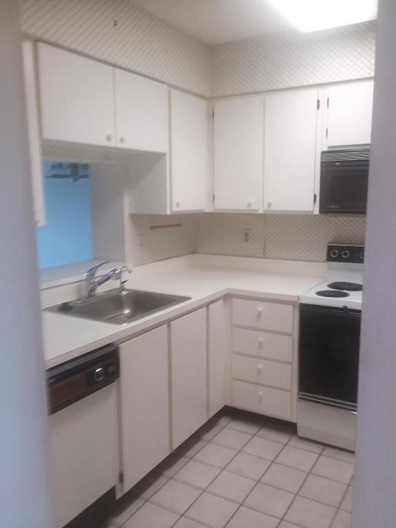 HUNTINGTON LAKES SEC THREE CONDOS - Residential