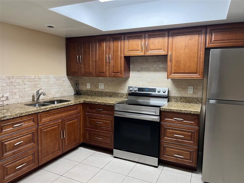 Photo of 426 SE 13th Drive, Deerfield Beach, FL 33441 (MLS # F10545230)