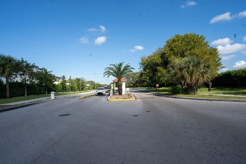 A home in Lauderdale Lakes