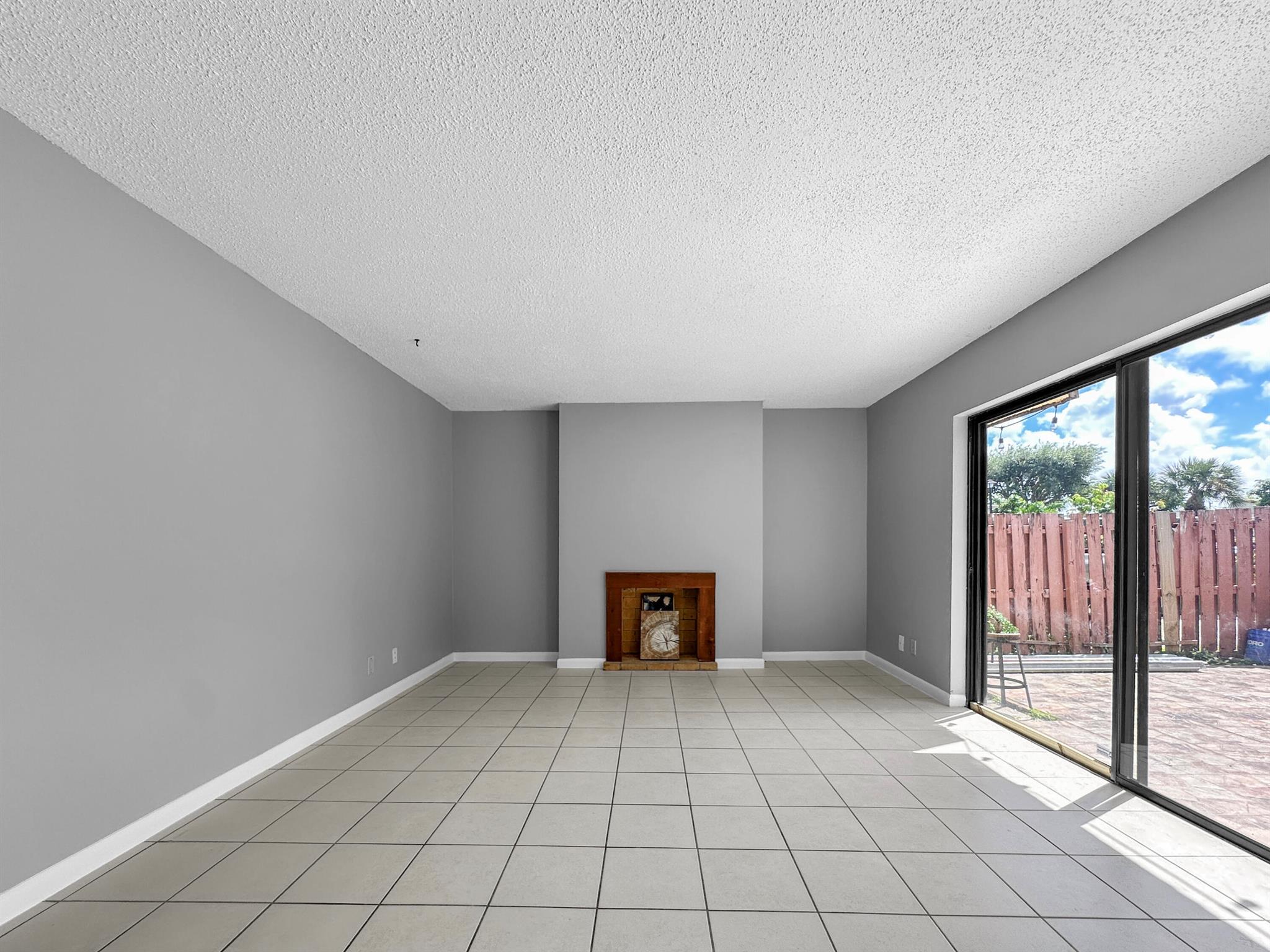 LAKEWOOD OF PALM SPRINGS - Residential Lease