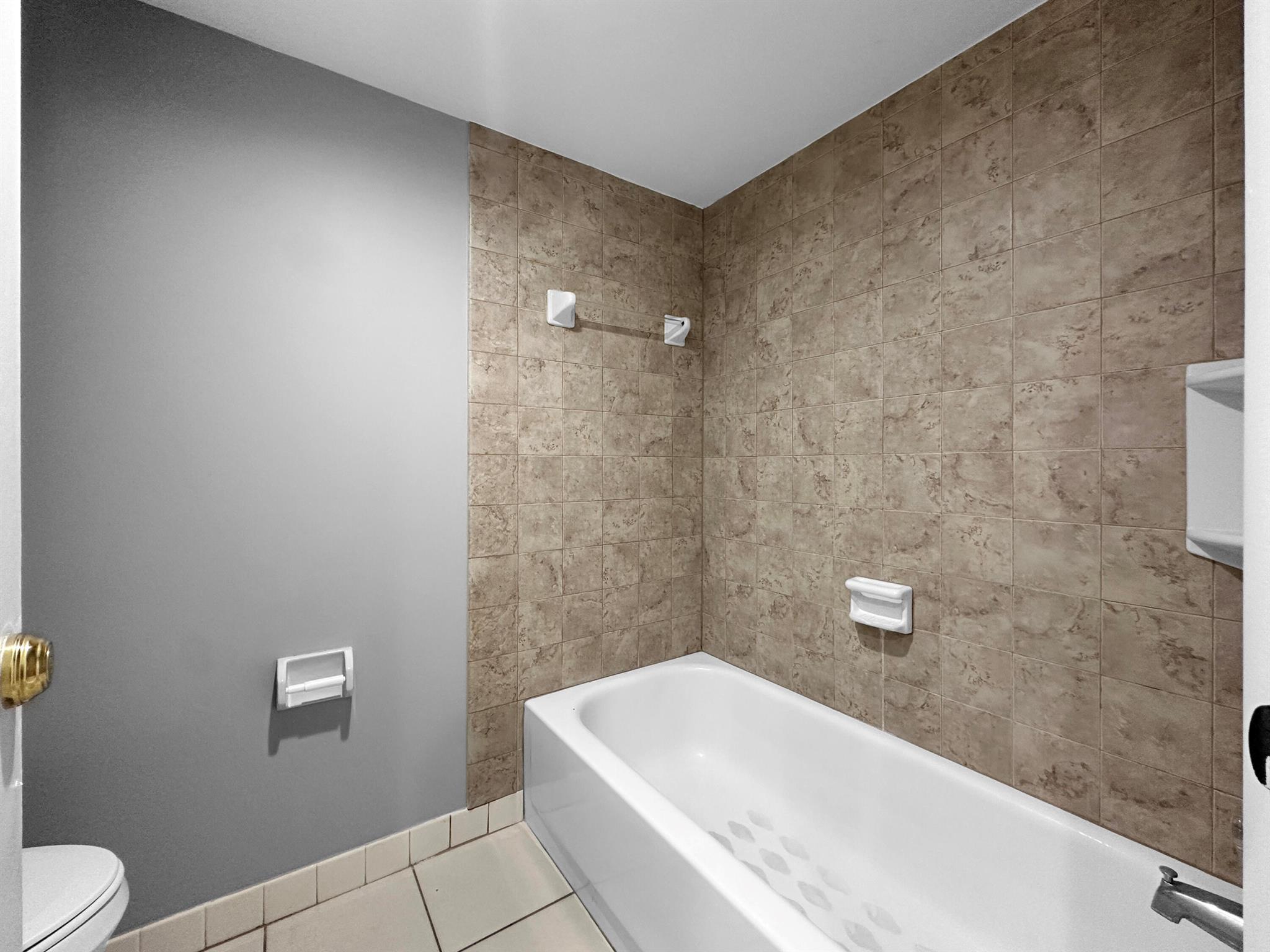 LAKEWOOD OF PALM SPRINGS - Residential Lease