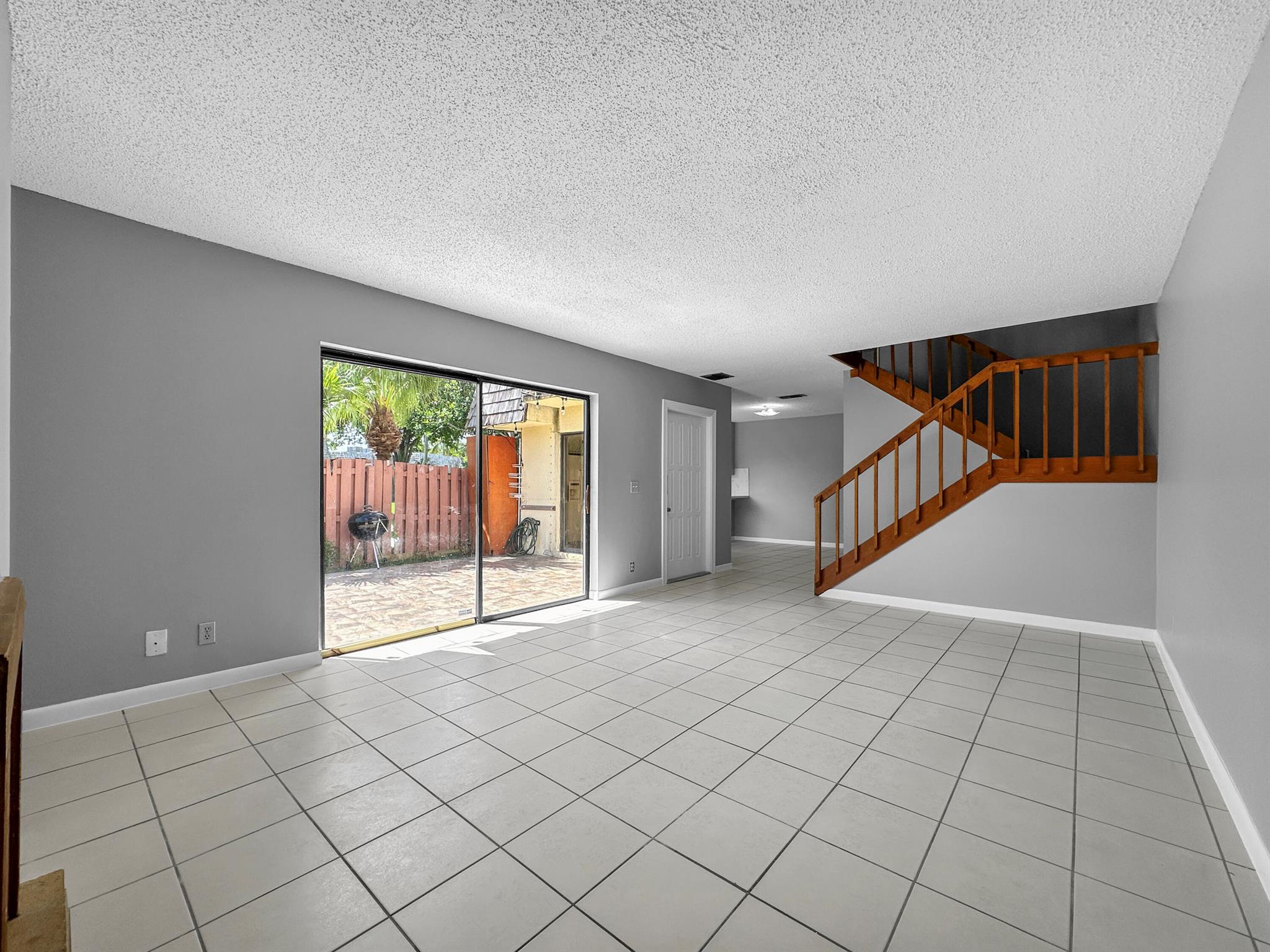 LAKEWOOD OF PALM SPRINGS - Residential Lease