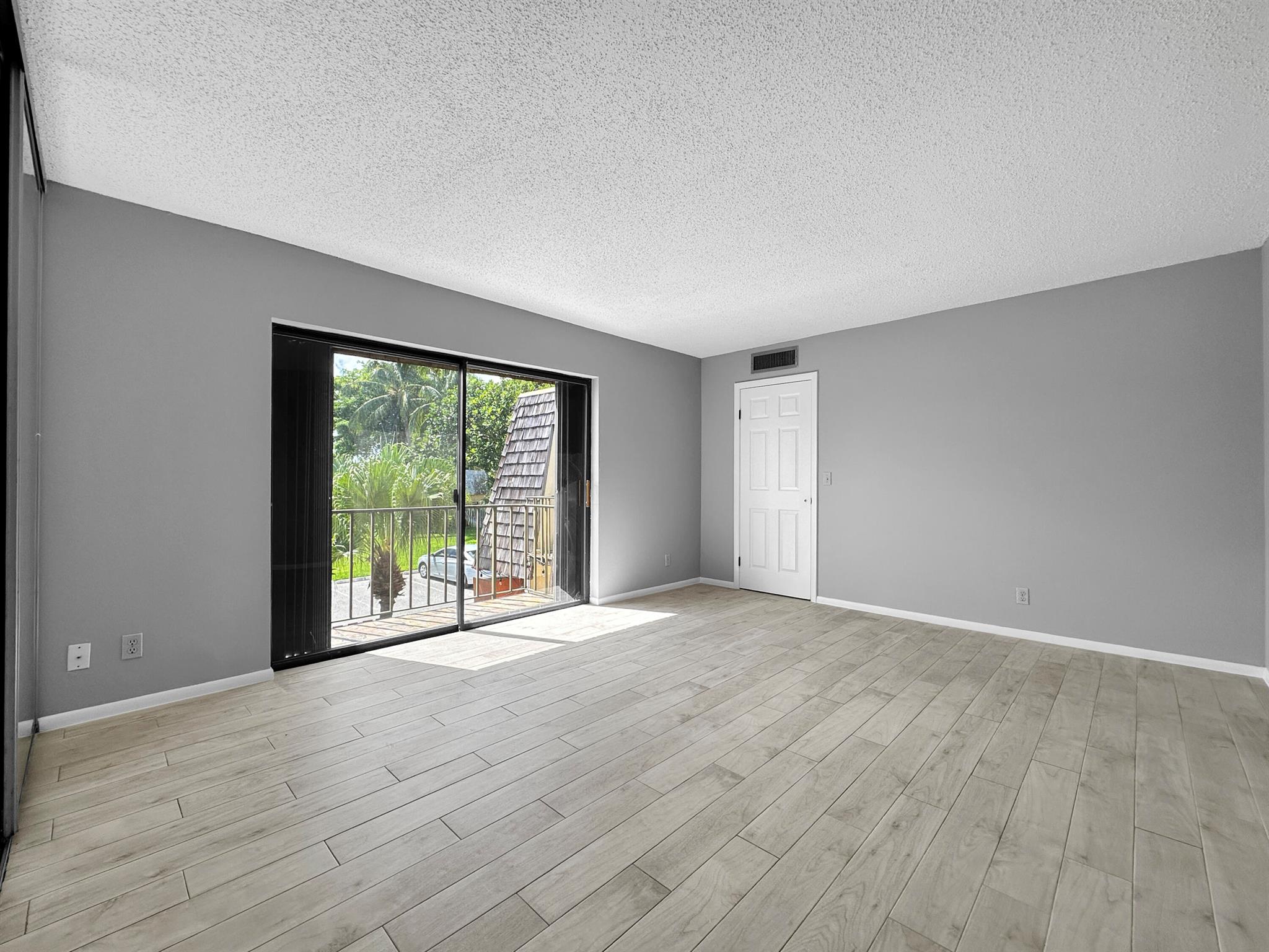 LAKEWOOD OF PALM SPRINGS - Residential Lease