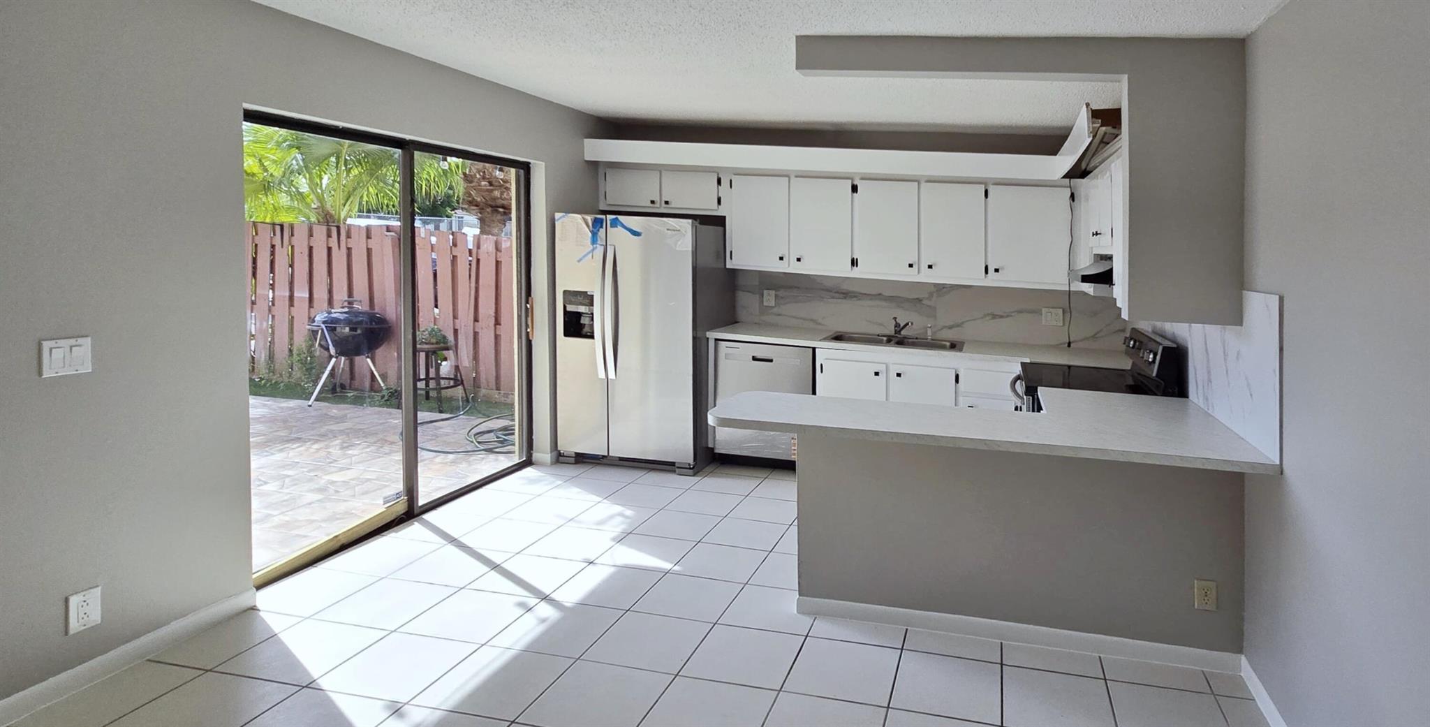 LAKEWOOD OF PALM SPRINGS - Residential Lease