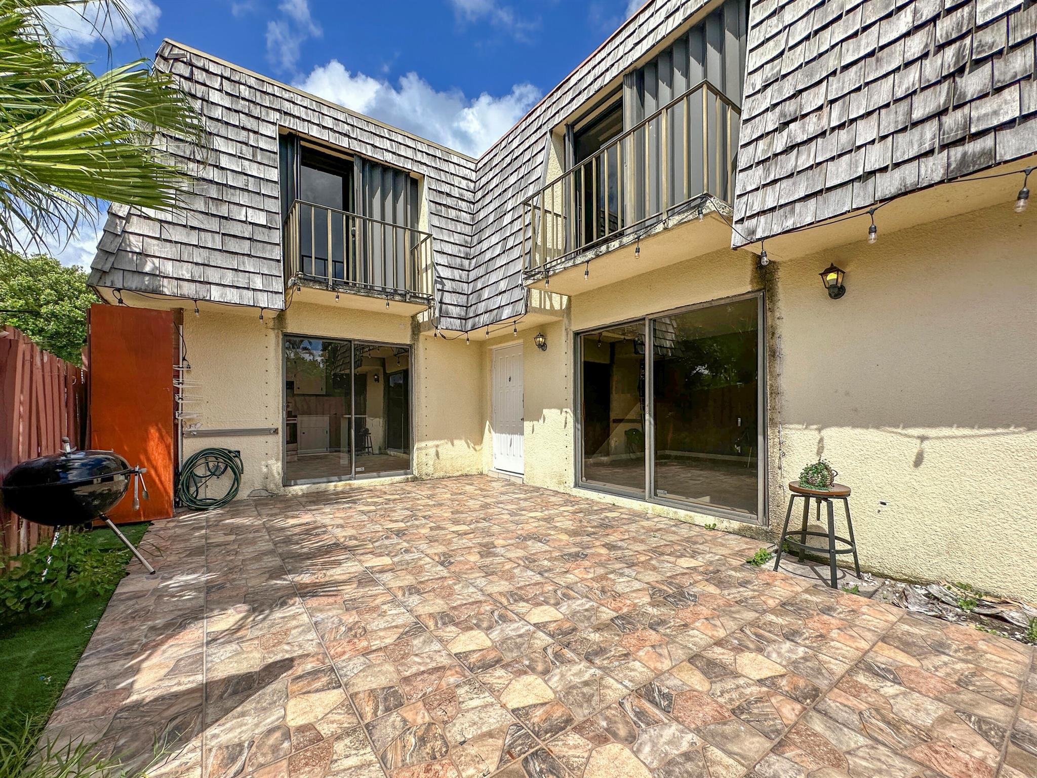 LAKEWOOD OF PALM SPRINGS - Residential Lease