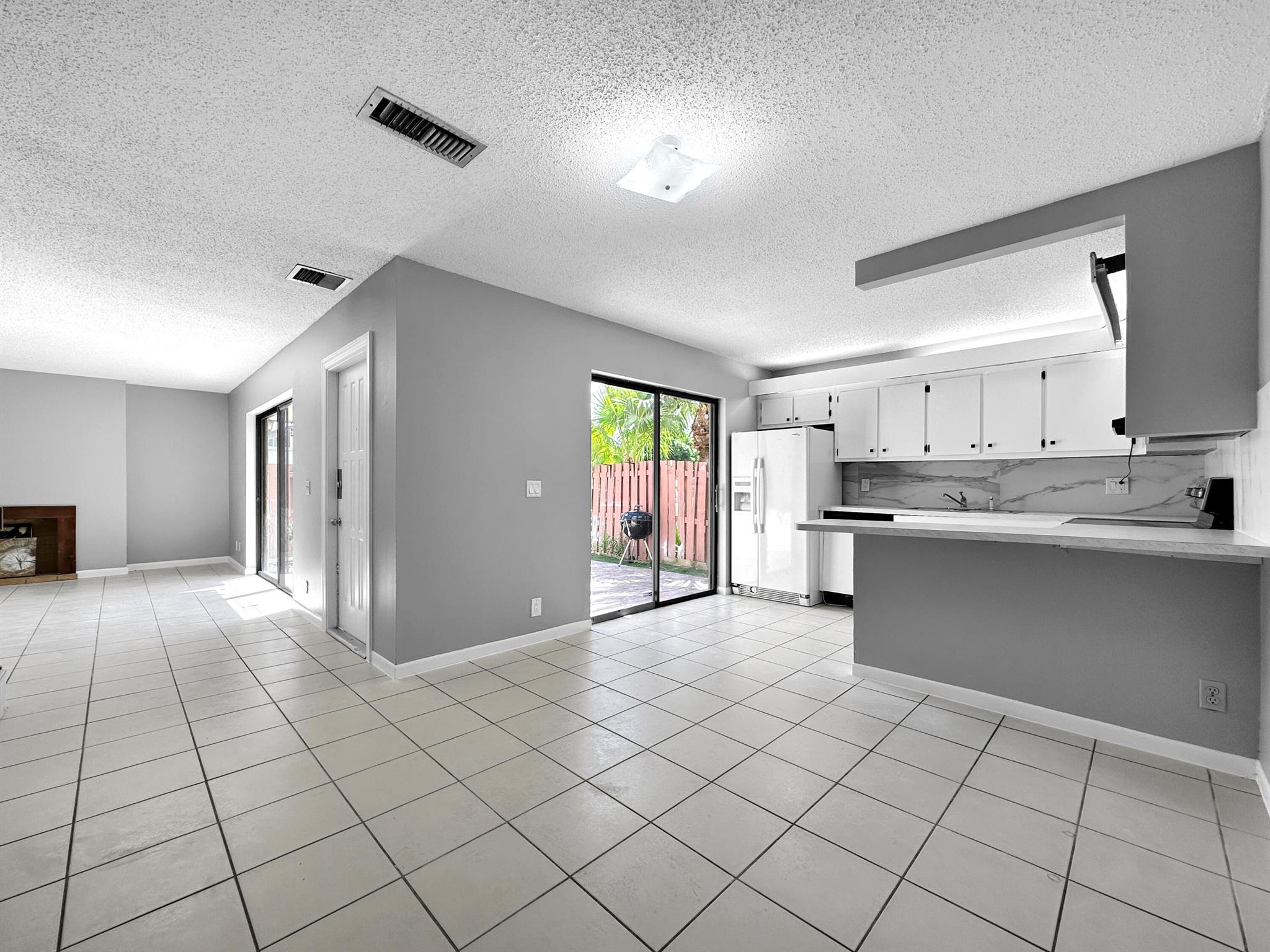 LAKEWOOD OF PALM SPRINGS - Residential Lease