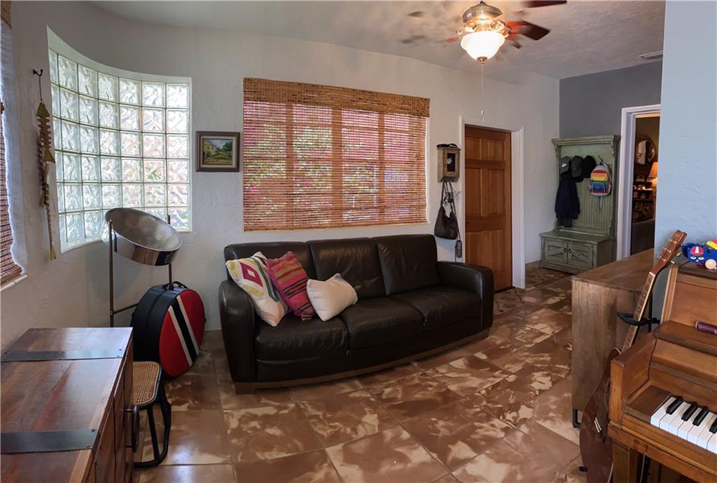 Hollywood 1-21 B - Residential Lease