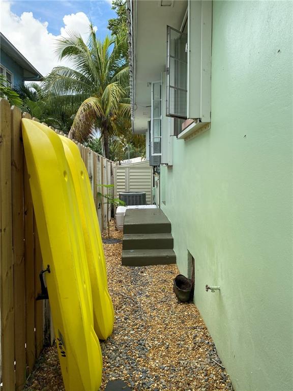 Hollywood 1-21 B - Residential Lease