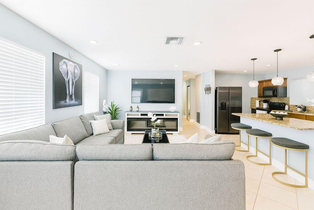 Photo of 1527 20th Avenue N, Lake Worth Beach, FL 33460 (MLS # R11122079)