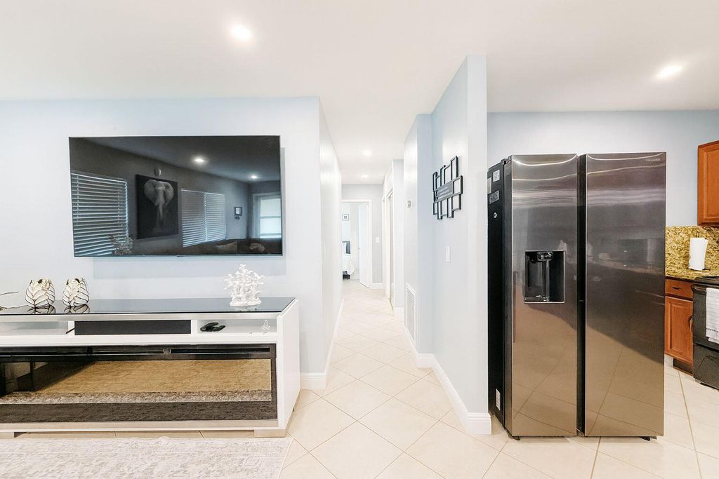 Photo of 1527 20th Avenue N, Lake Worth Beach, FL 33460 (MLS # R11122079)