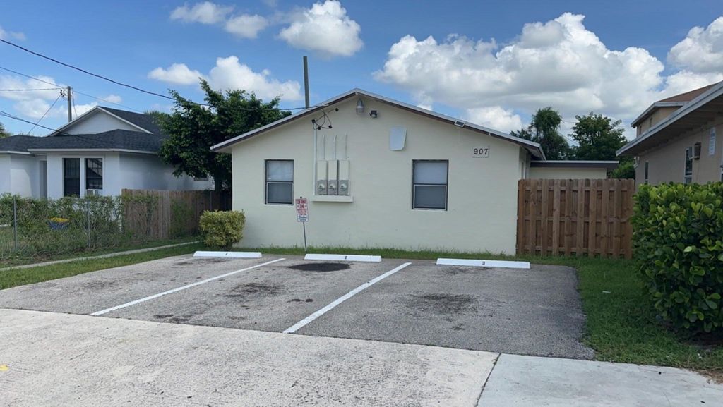Photo of 907 8th Street #2, West Palm Beach, FL 33401 (MLS # B26002009)