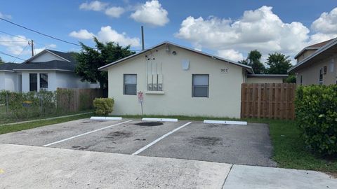 907 8th Street 2 West Palm Beach FL 33401