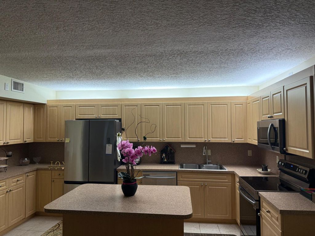 Photo of 3738 Savoy Lane #H1, West Palm Beach, FL 33417 (MLS # R11056676)