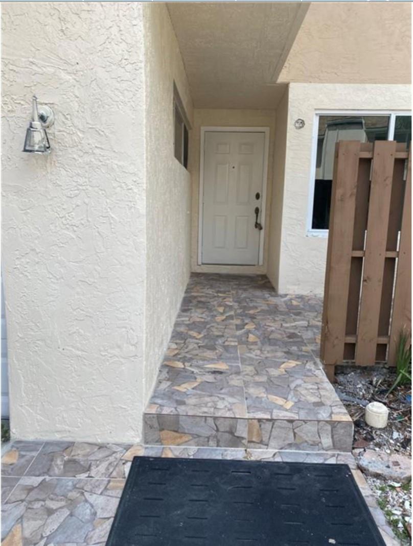 8233 NW 8th Ct 8233