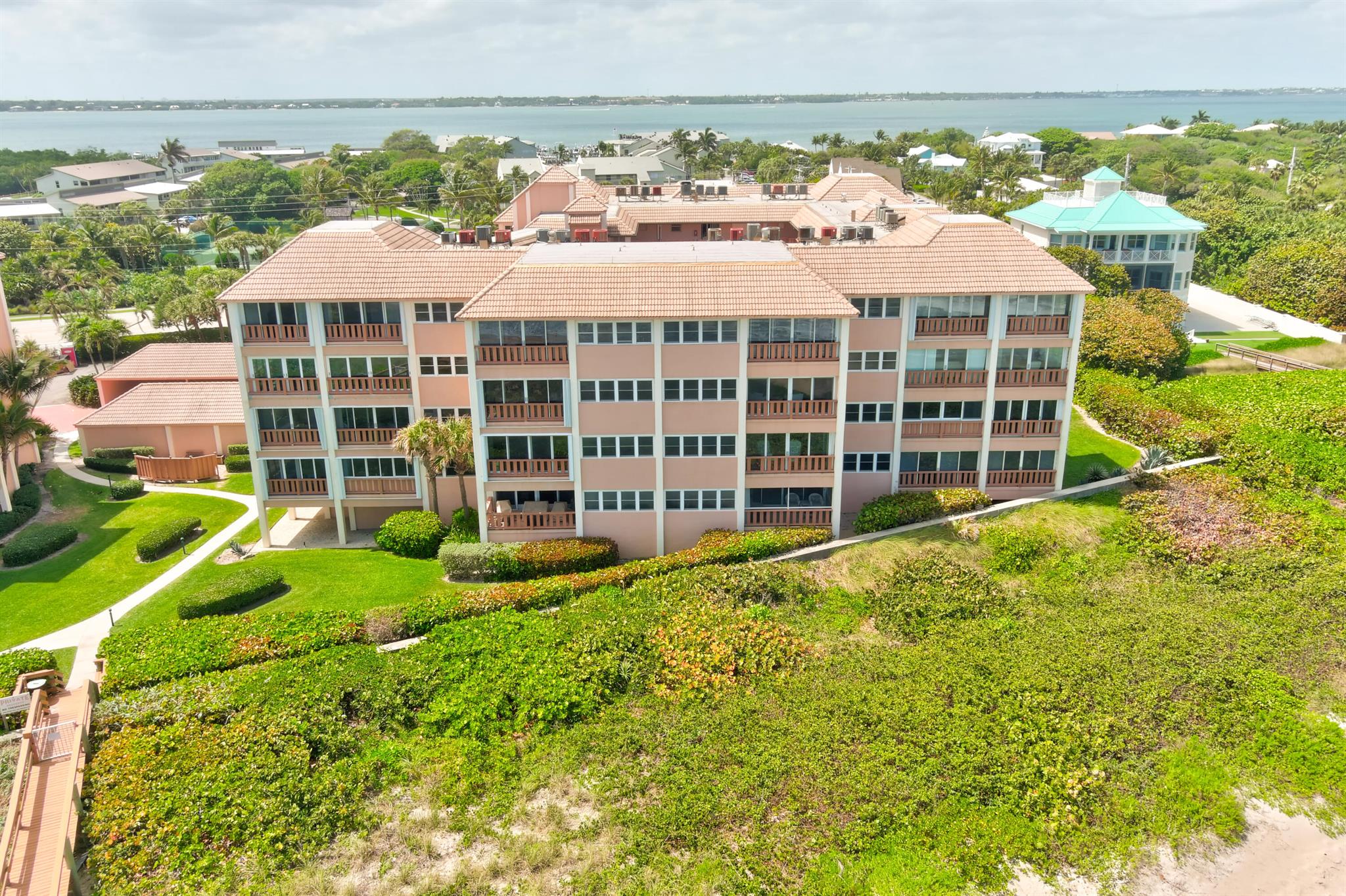HUTCHINSON HOUSE CONDO - Residential