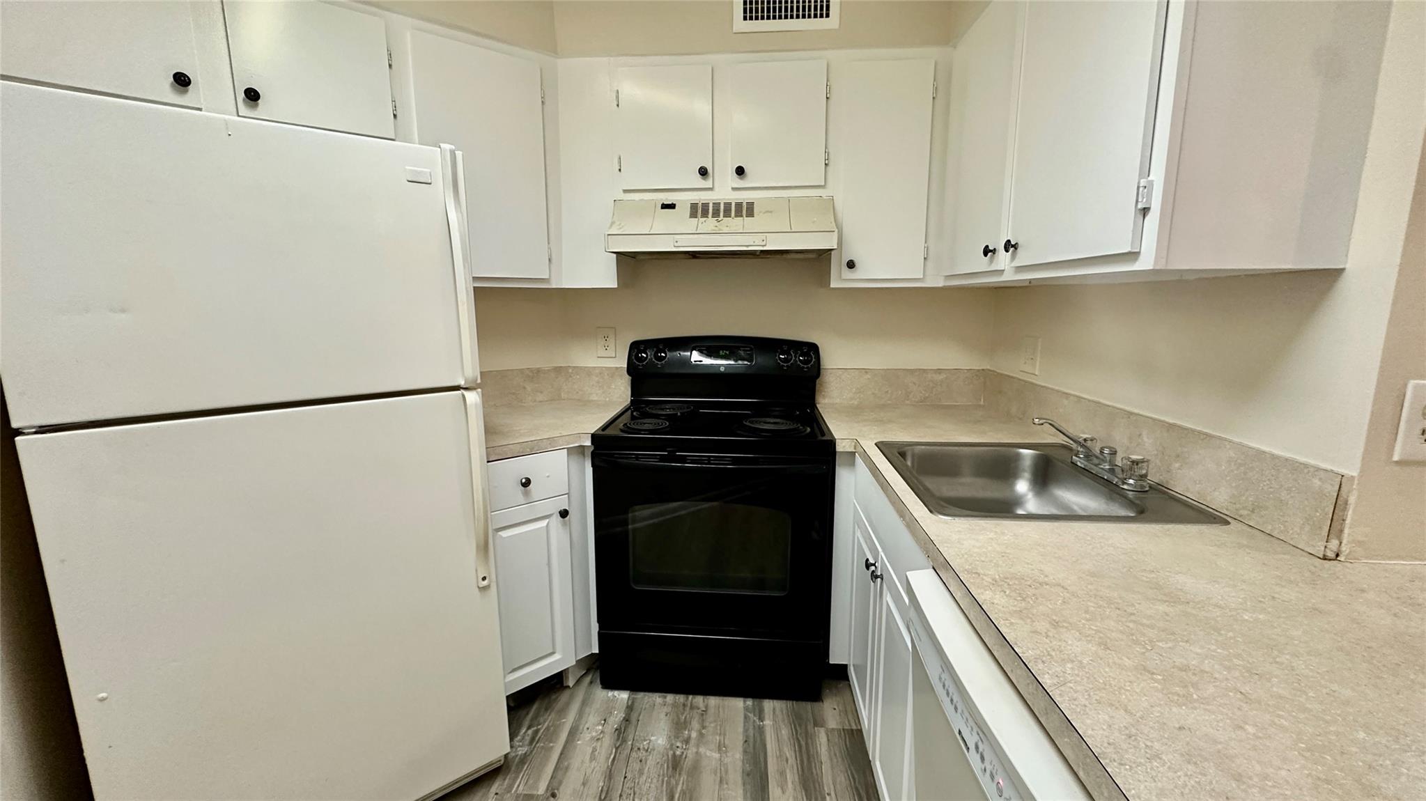 211 Lake Pointe Dr 110