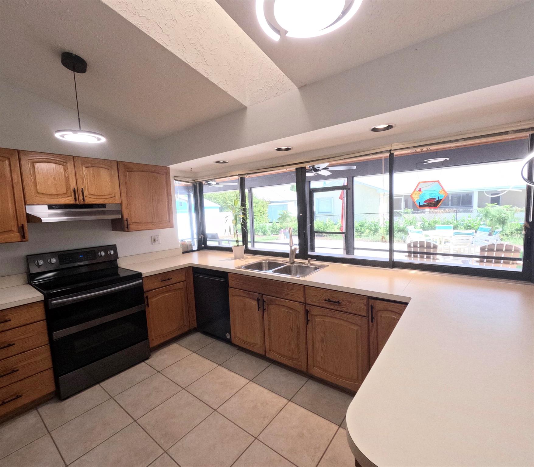 JENSEN PARK ESTATES - Residential Lease