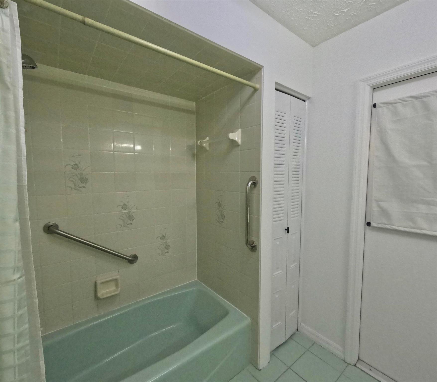 JENSEN PARK ESTATES - Residential Lease