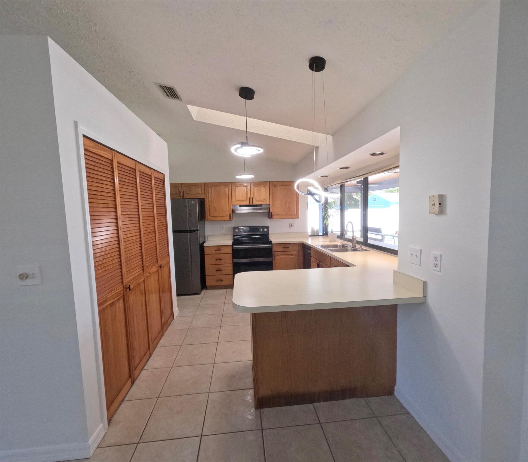 JENSEN PARK ESTATES - Residential Lease
