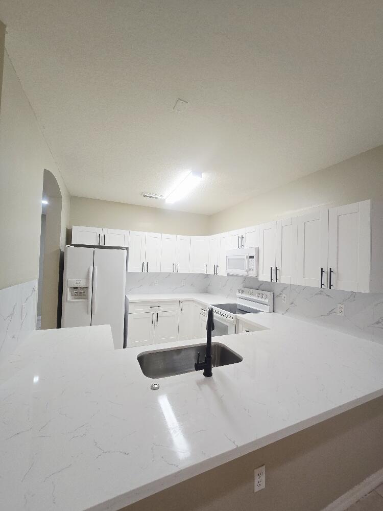 636 NE 35th Avenue, Homestead, FL, 33033/$389,900 3 636 NE 35th Avenue