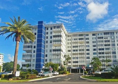 Condominium in Hollywood FL 4350 Hillcrest Drive Dr.jpg