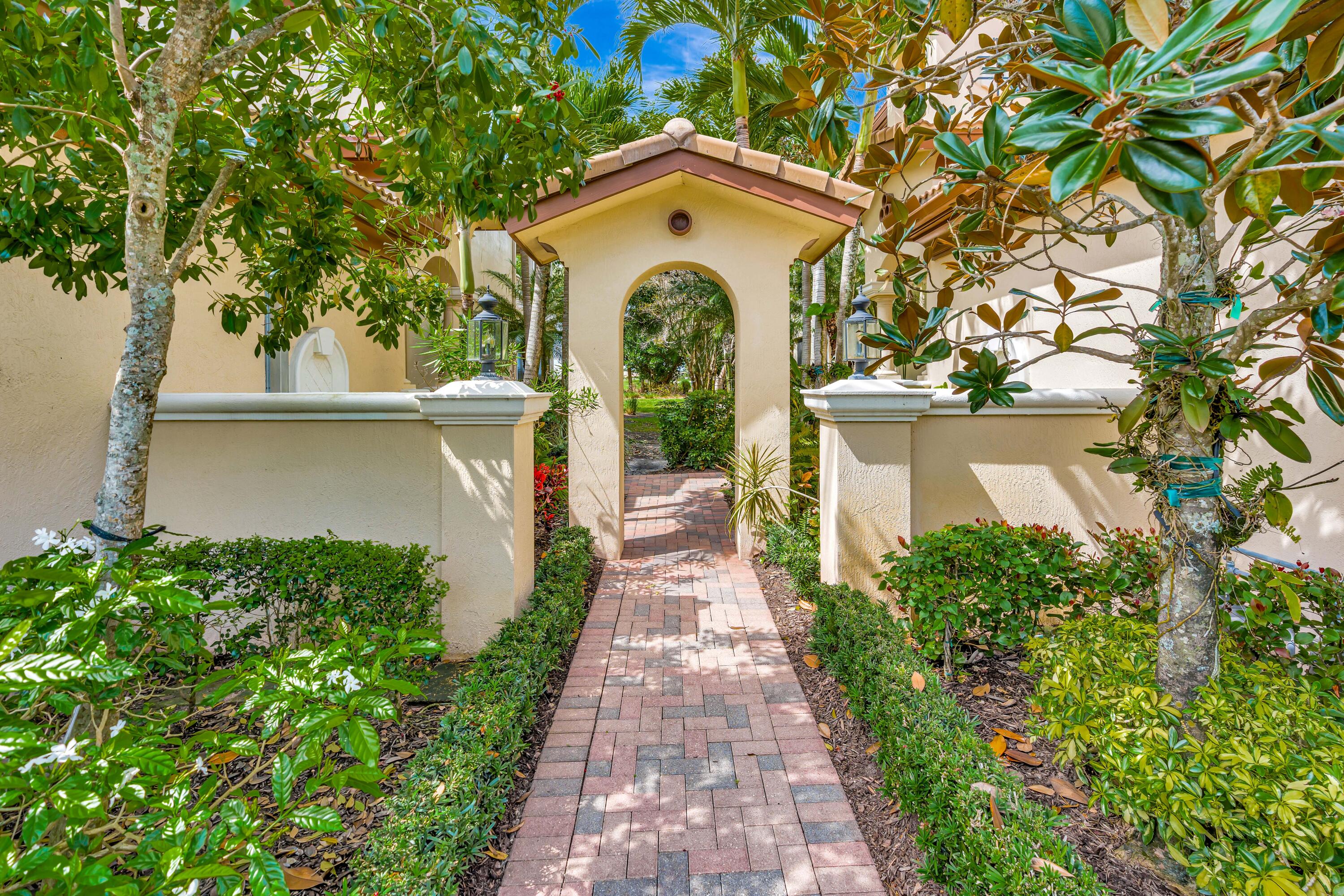 JUPITER COUNTRY CLUB CONDO II - Residential