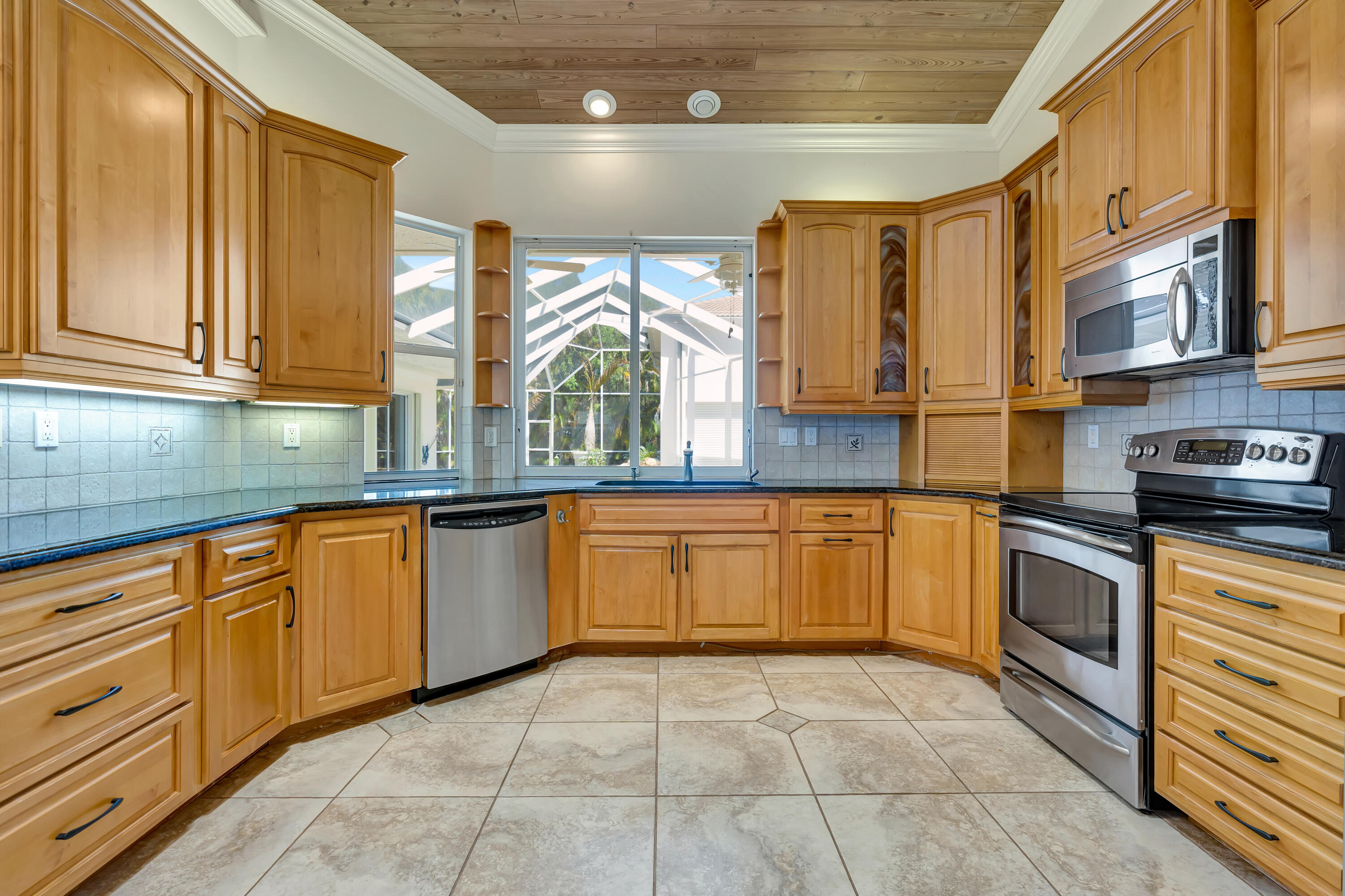 PAPAYA VILLAGE / Hobe Hills - Residential