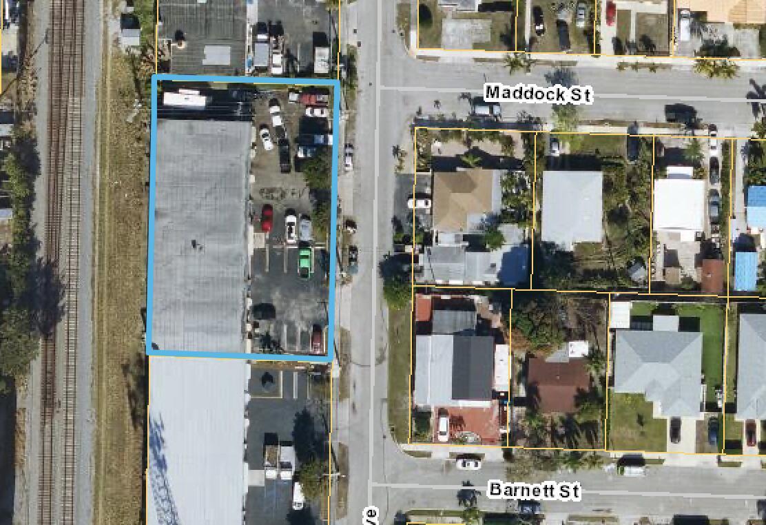 Great opportunity to own income-producing warehouse space or reimagine the property for new development. In place, 4 existing tenants within 9,000 SF of building space. The property is .47 acres (20,298 sqft). Great proximity within The Park and SoSo's warehouse district. 5 miles to the WPB airport, 3 miles to downtown WPB, and 5 miles to Worth Ave / PB beaches.