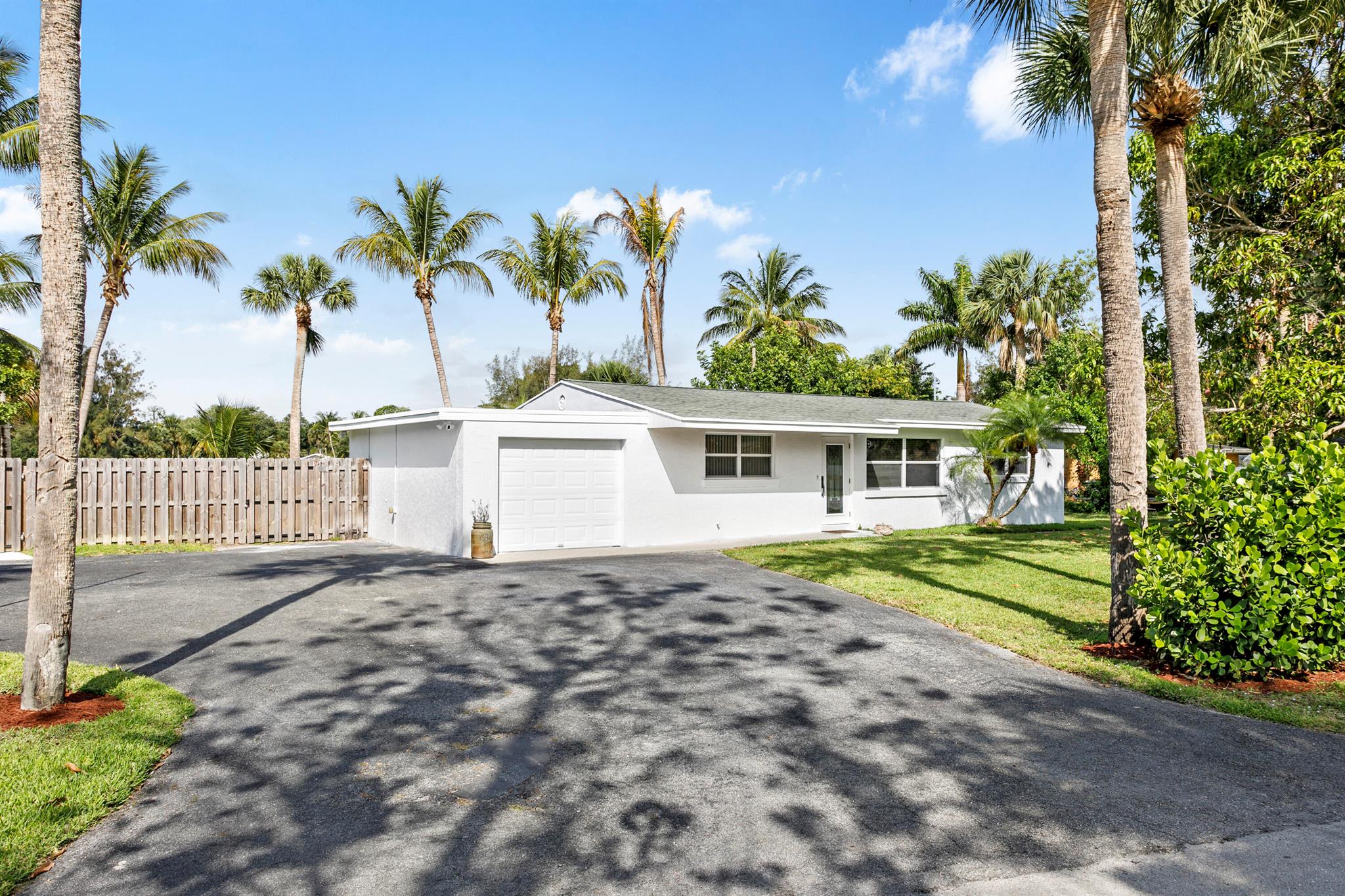 607 Skylake Drive