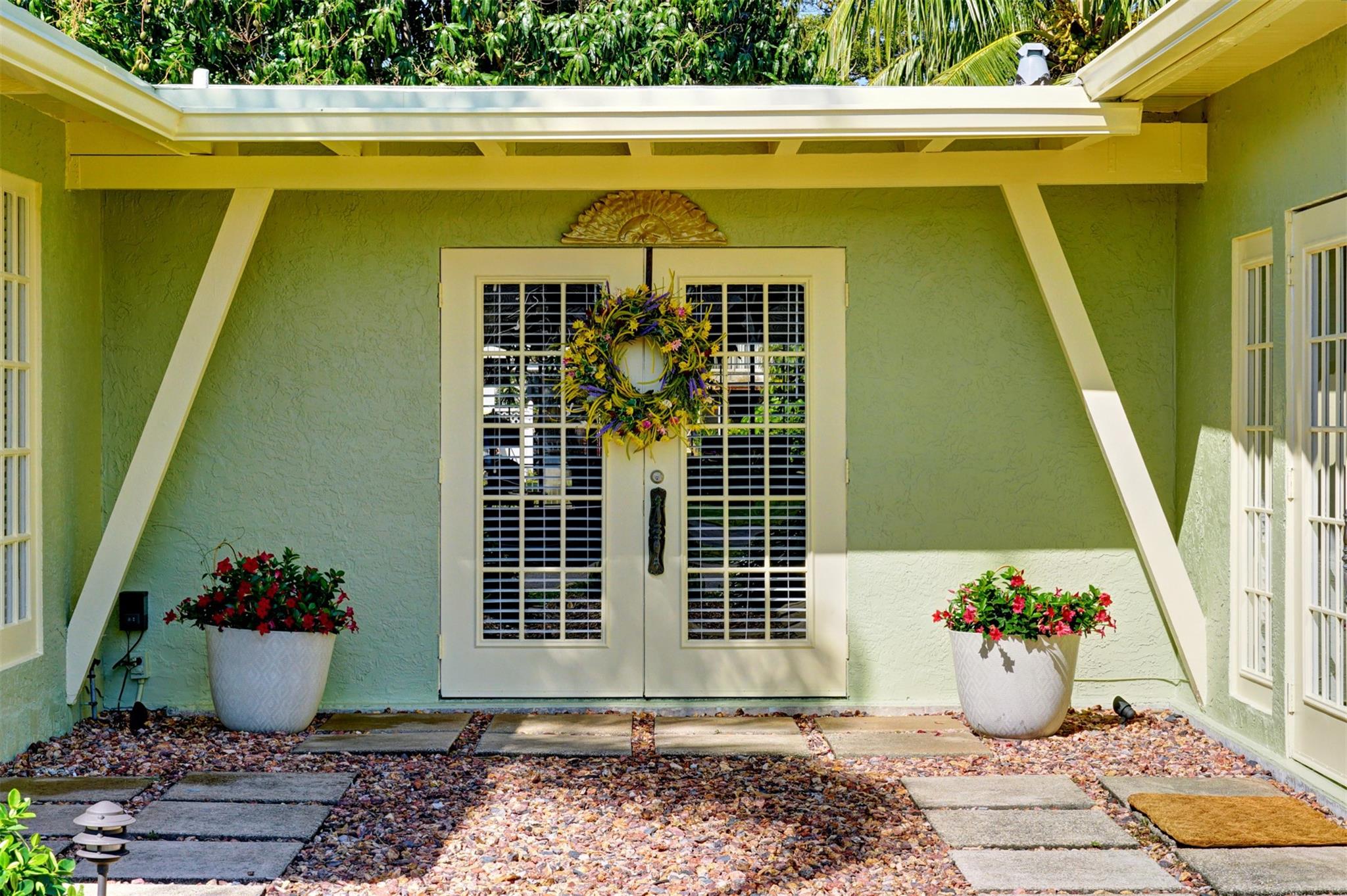 LAUDERDALE ISLES - Residential