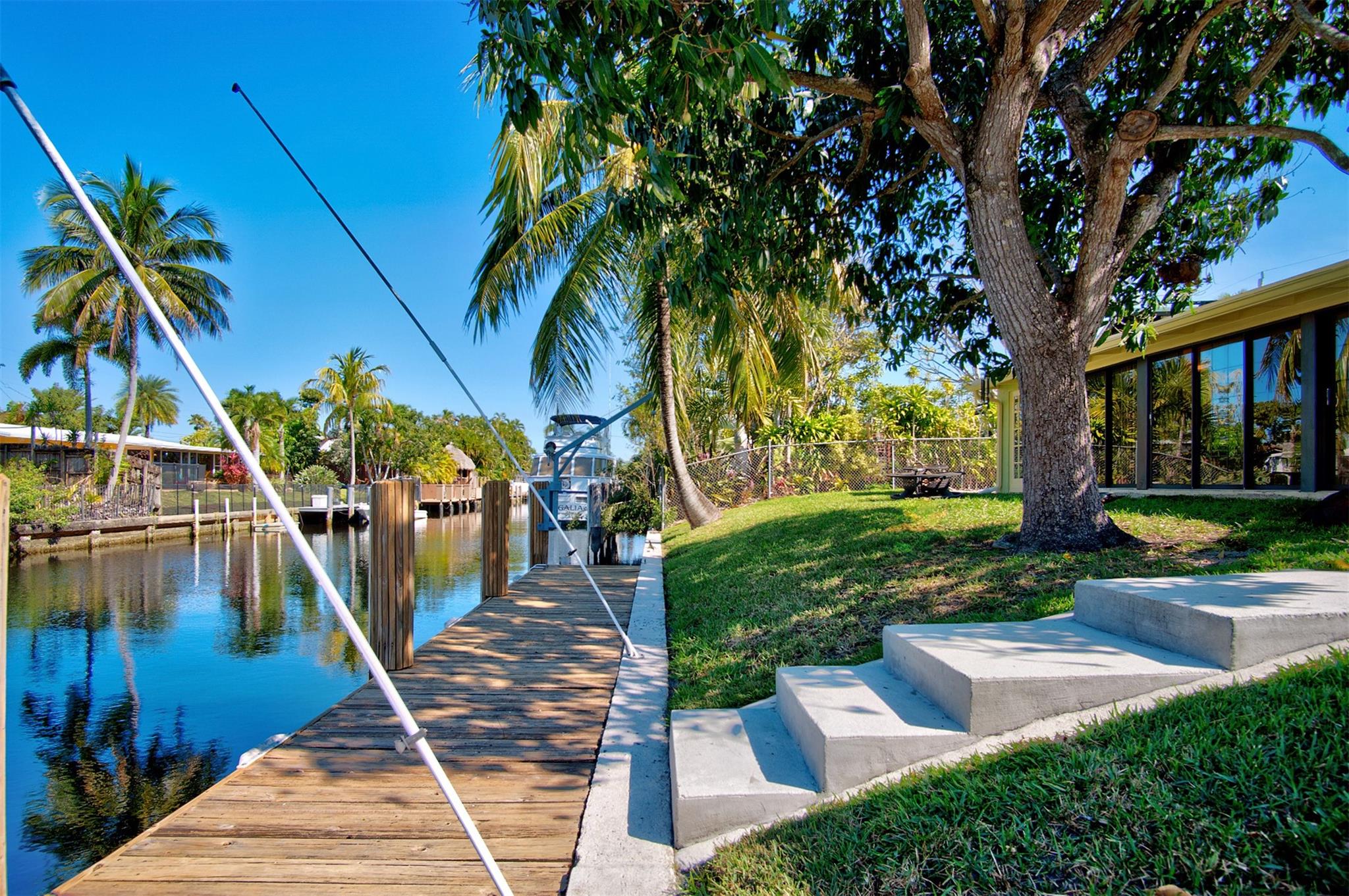 LAUDERDALE ISLES - Residential