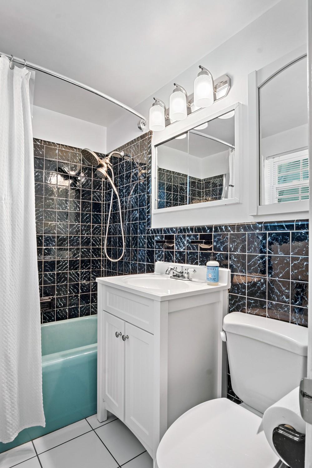 LAUDERDALE ISLES - Residential