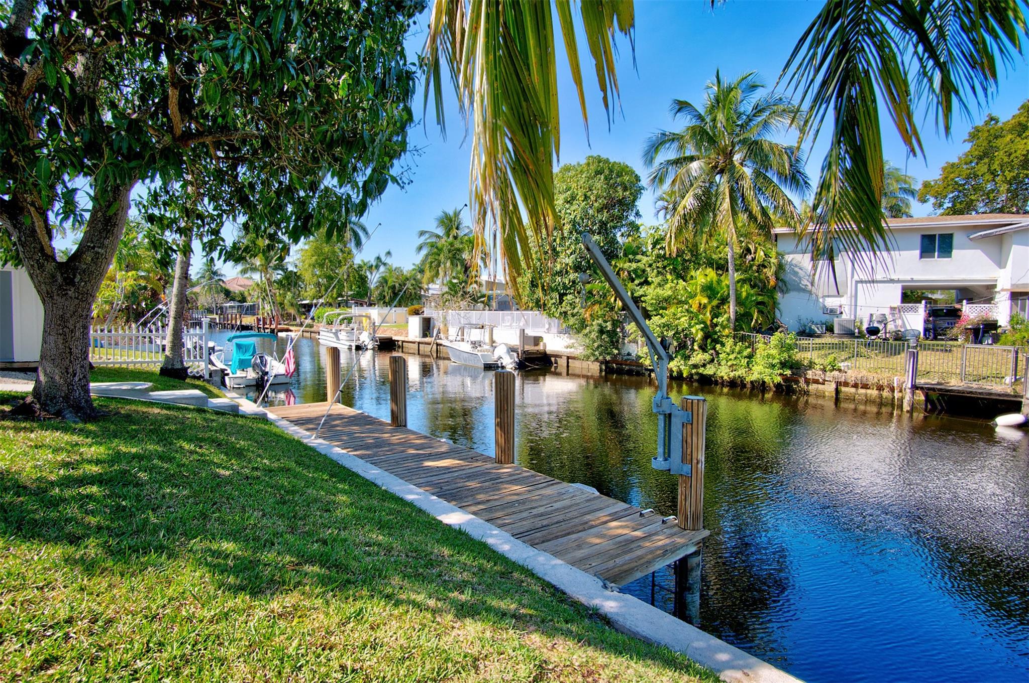 LAUDERDALE ISLES - Residential