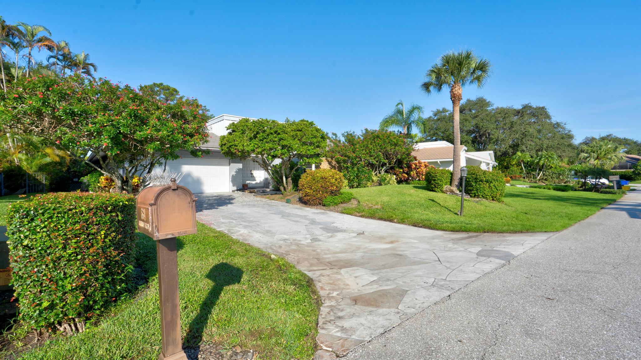 634 W Lakewoode Circle