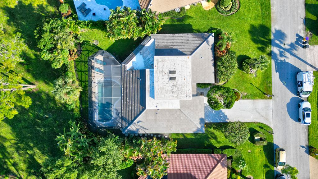 Photo of 634 W Lakewoode Circle, Delray Beach, FL 33445 (MLS # R11127678)