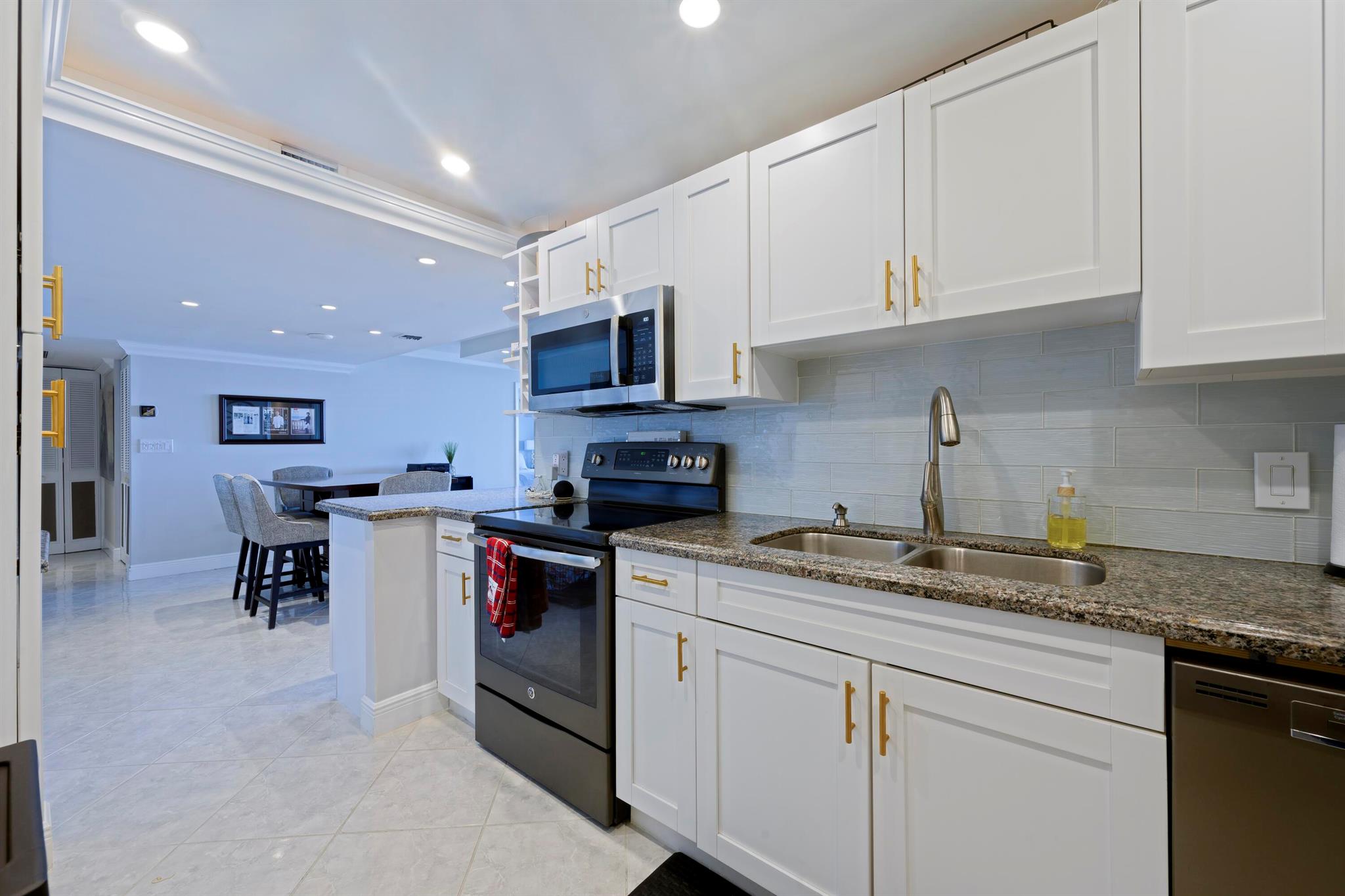 View photos, virtual tours, details... 5600 N Flagler Drive 1906