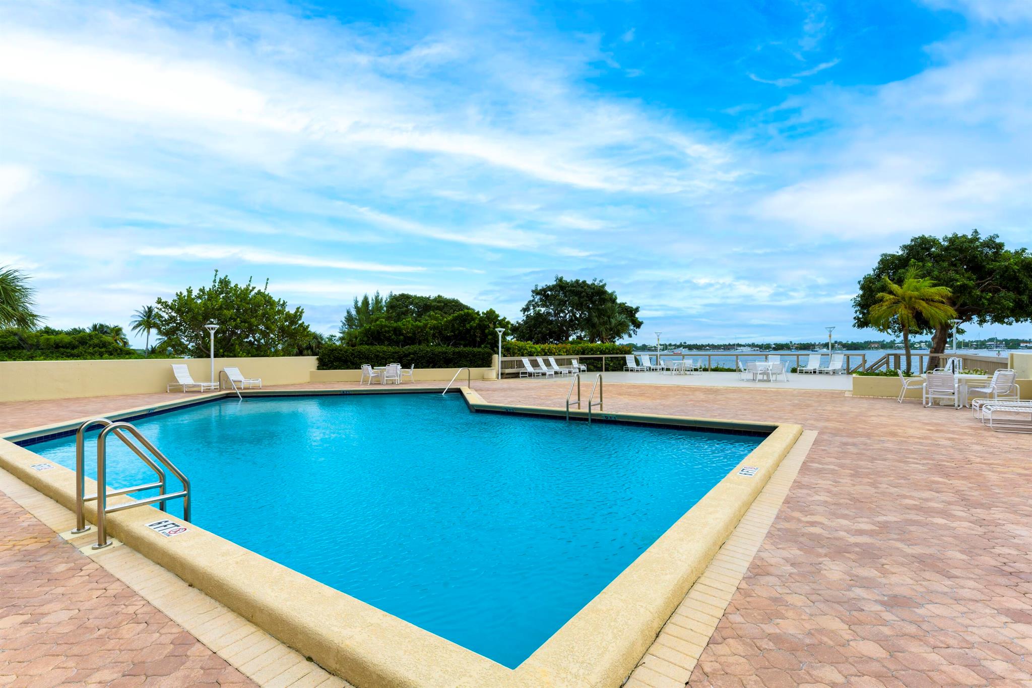 PALM BEACH HOUSE CONDO - Residential