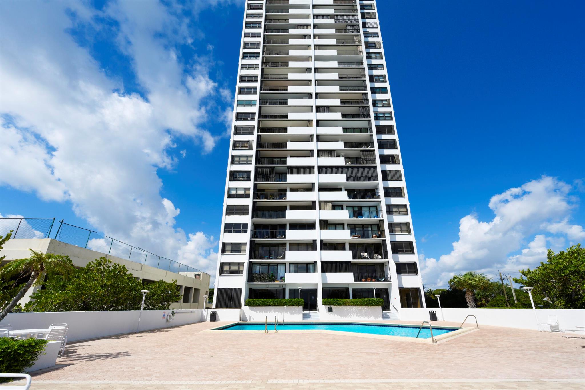 PALM BEACH HOUSE CONDO - Residential