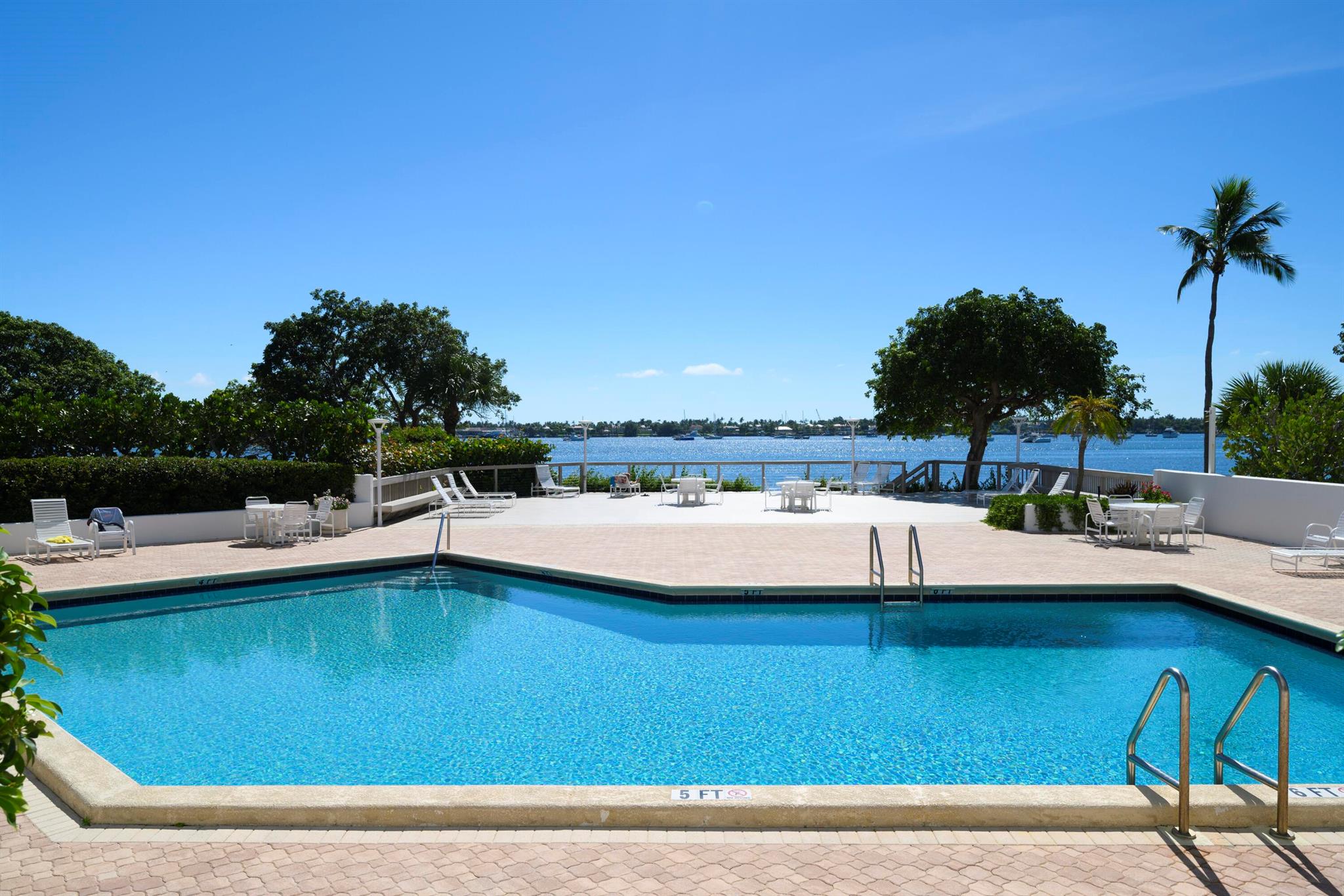 PALM BEACH HOUSE CONDO - Residential